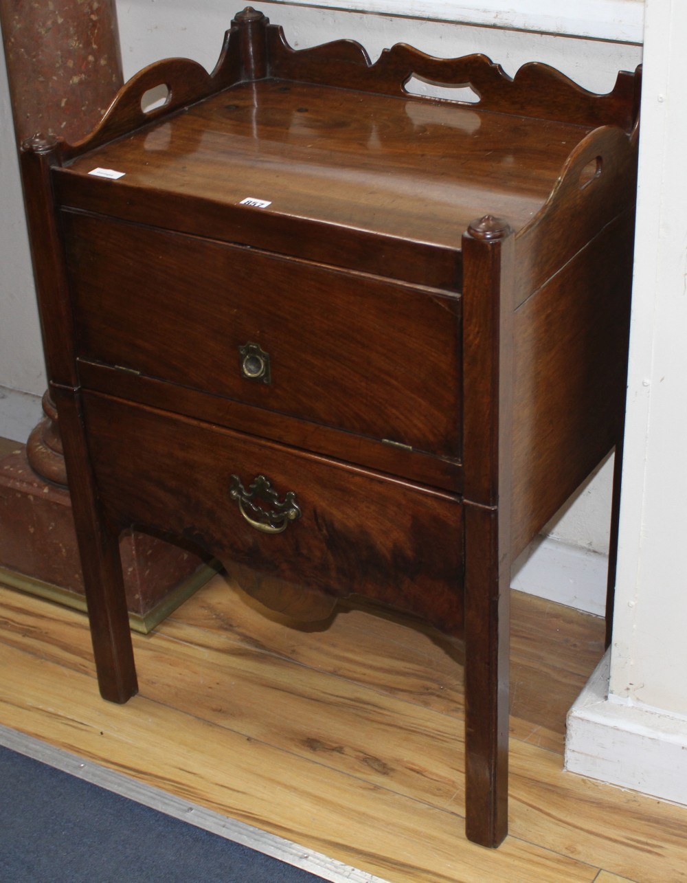 A George III mahogany tray top commode, W.58cm D.44cm H.82cm